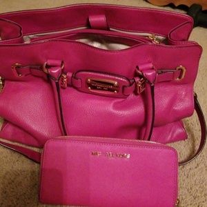 REALLY NICE MICHEAL KORS BAG AND WALLET...